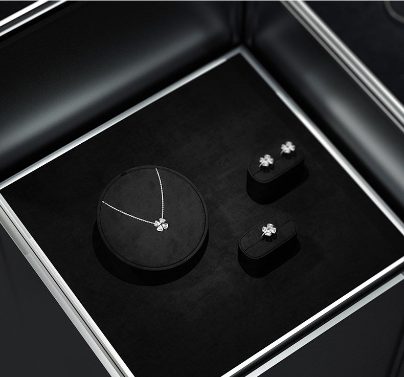 Jewelry window display, high-end rings, earrings, necklaces, jewelry display packaging - Jim Display