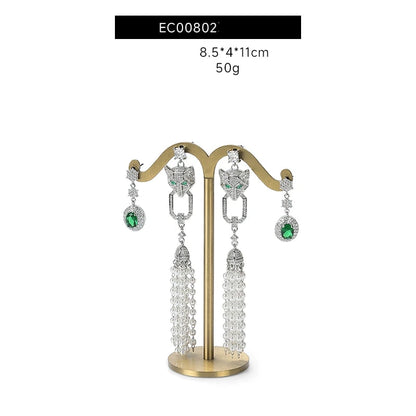 Luxury jewelry display shelves, rings, necklaces, earrings, window ladder display shelves, jewelry, display props