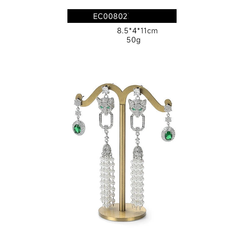 Luxury jewelry display shelves, rings, necklaces, earrings, window ladder display shelves, jewelry, display props