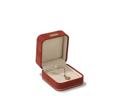 Carmine pendant box 7.5x8.5x5cm